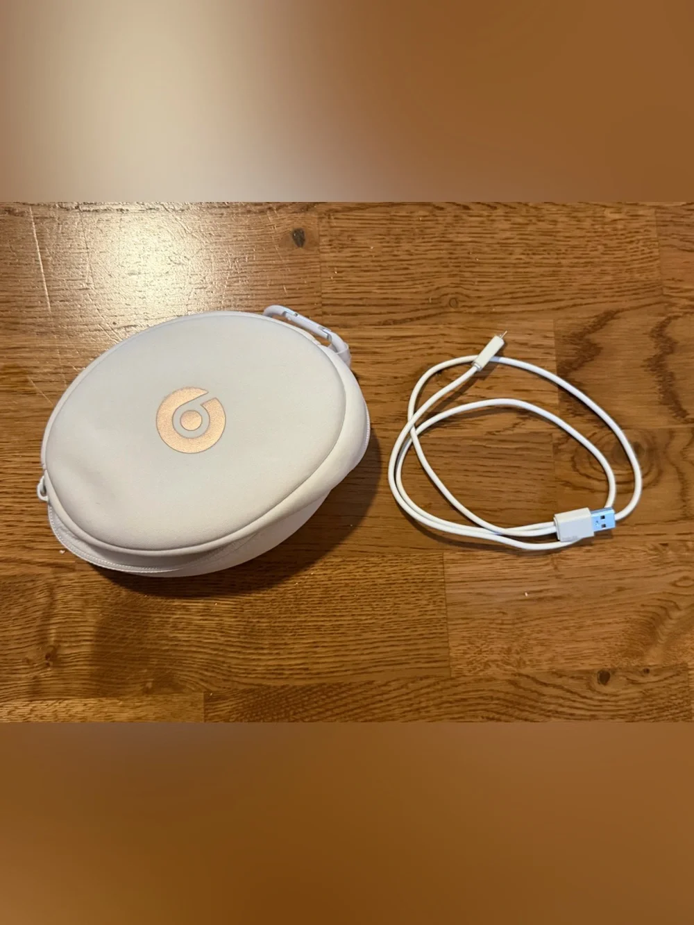 Beats Solo3 Wireless Headphones in Rose Gold - Picture 12 of 16